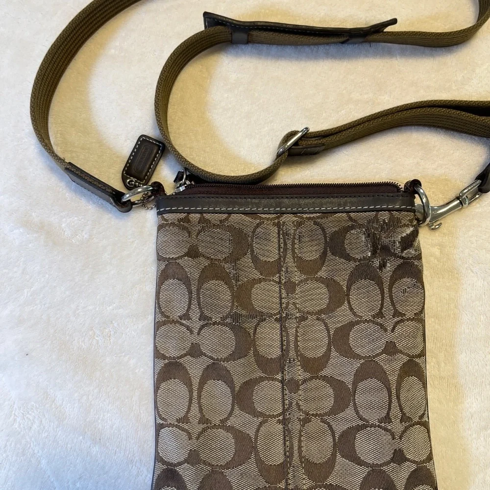 Coach Signature C Swing Pack Crossbody Bag.
See pictures for condition  of bag - Picture 7 of 13
